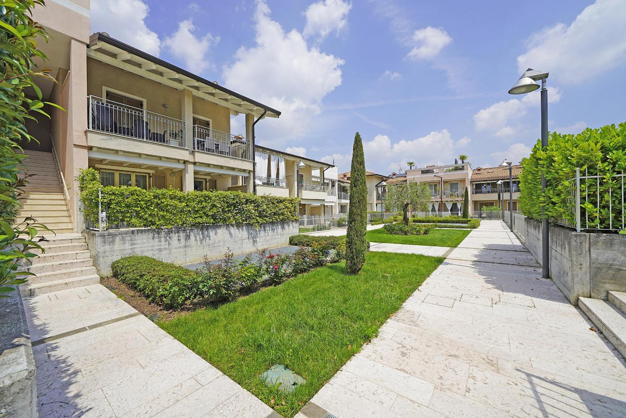 Residence Quadrivium 151 By Wonderful Italy Castelnuovo del Garda Exterior photo